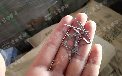 澆注料廠家告訴您鋼纖維澆注料中的鋼纖維的作用及價格