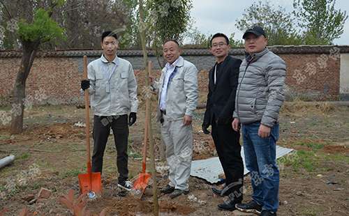 植樹活動 | 綠水青山就是金山銀山，東方爐襯組織員工義務(wù)植樹