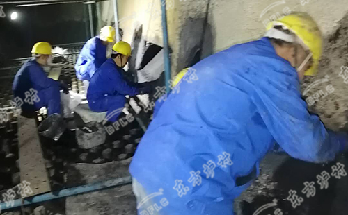 澆注料的結(jié)構(gòu)密度在高溫作用下會(huì)發(fā)生這樣的變化